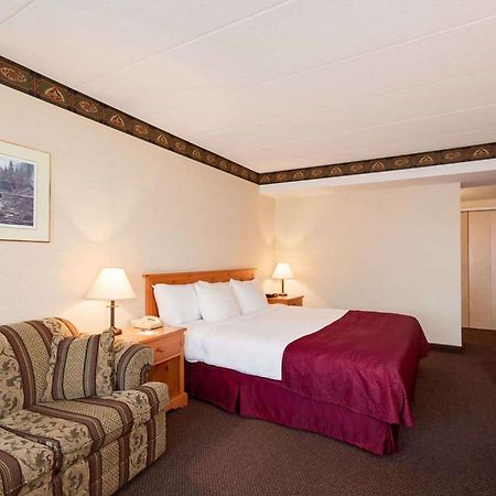 รามาดา บาย วินด์แฮม ไพน์วูด พาร์ค รีสอร์ต นอร์ทเบย์ Hotel ภายนอก รูปภาพ