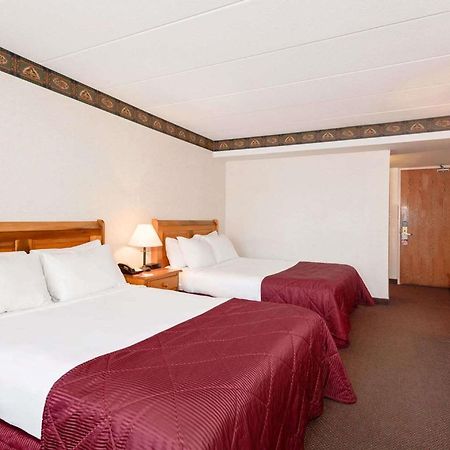 รามาดา บาย วินด์แฮม ไพน์วูด พาร์ค รีสอร์ต นอร์ทเบย์ Hotel ภายนอก รูปภาพ