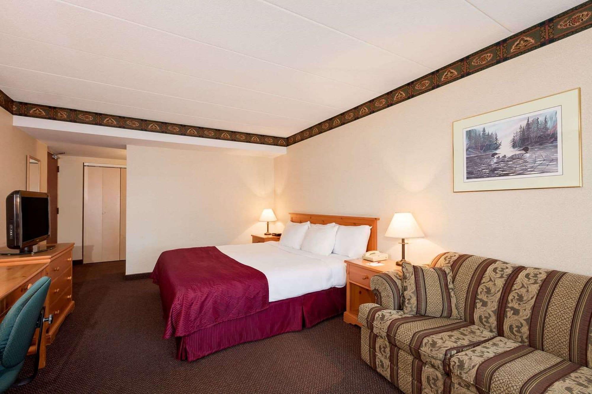 รามาดา บาย วินด์แฮม ไพน์วูด พาร์ค รีสอร์ต นอร์ทเบย์ Hotel ภายนอก รูปภาพ