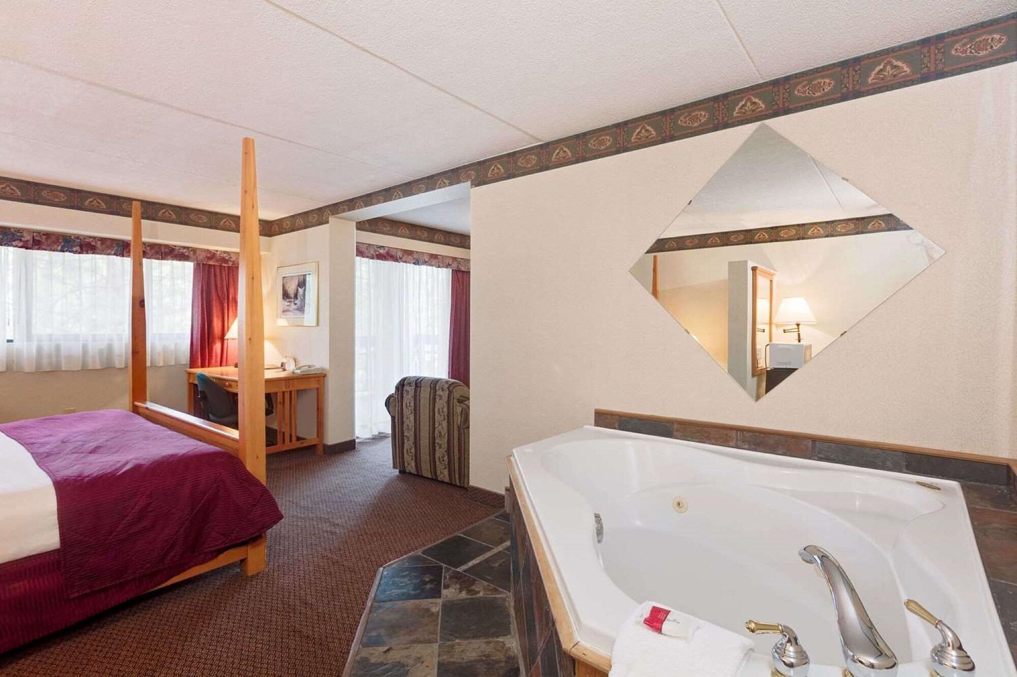 รามาดา บาย วินด์แฮม ไพน์วูด พาร์ค รีสอร์ต นอร์ทเบย์ Hotel ภายนอก รูปภาพ