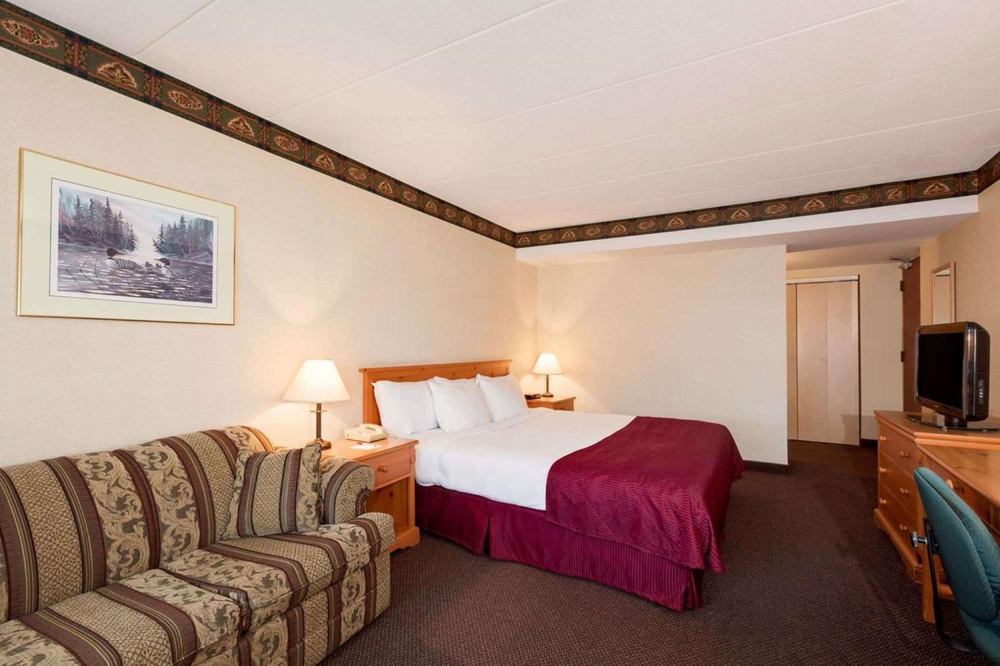 รามาดา บาย วินด์แฮม ไพน์วูด พาร์ค รีสอร์ต นอร์ทเบย์ Hotel ภายนอก รูปภาพ