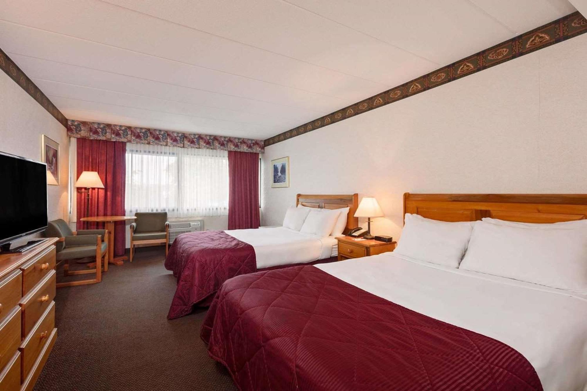 รามาดา บาย วินด์แฮม ไพน์วูด พาร์ค รีสอร์ต นอร์ทเบย์ Hotel ภายนอก รูปภาพ