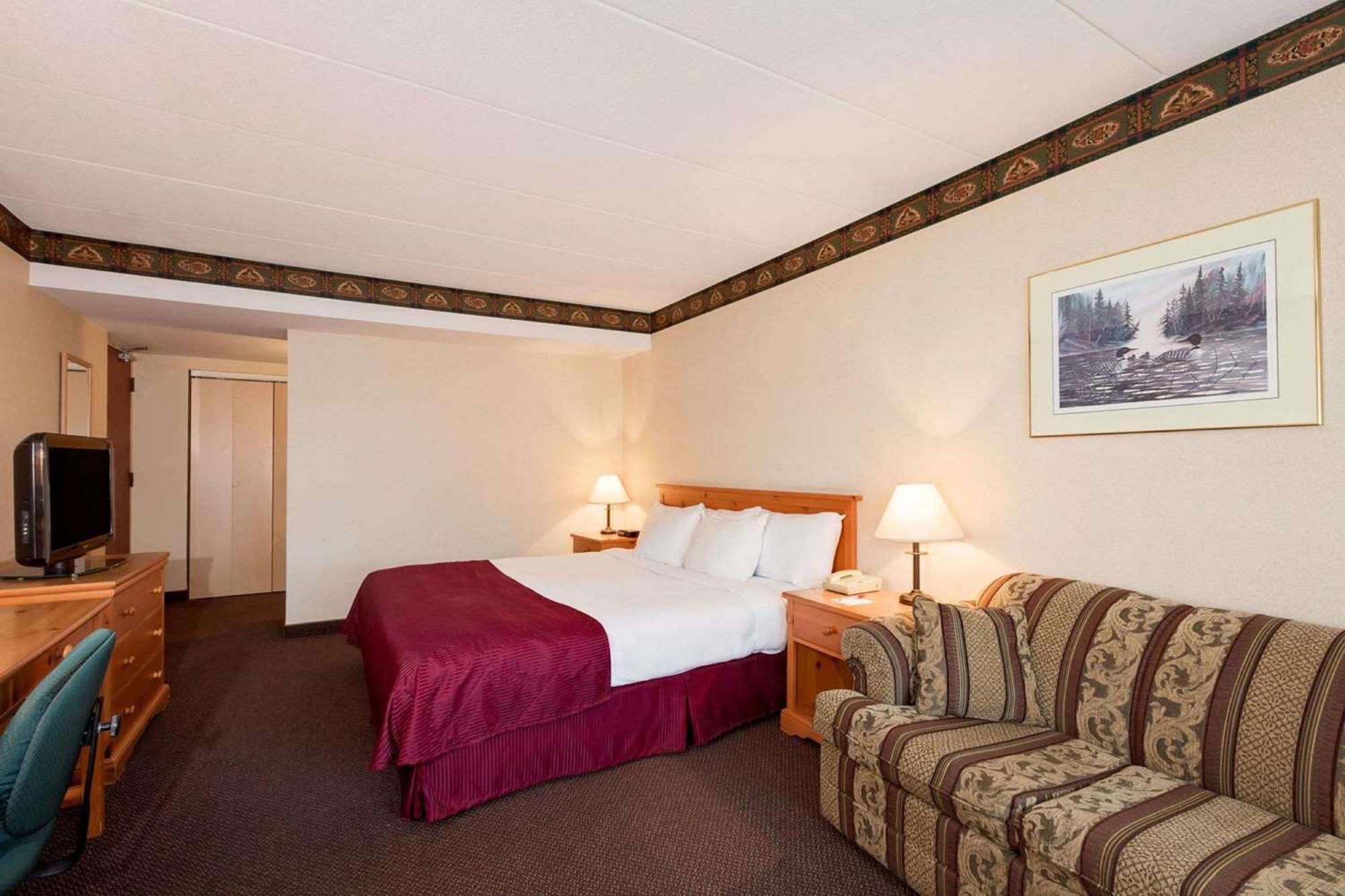 รามาดา บาย วินด์แฮม ไพน์วูด พาร์ค รีสอร์ต นอร์ทเบย์ Hotel ภายนอก รูปภาพ