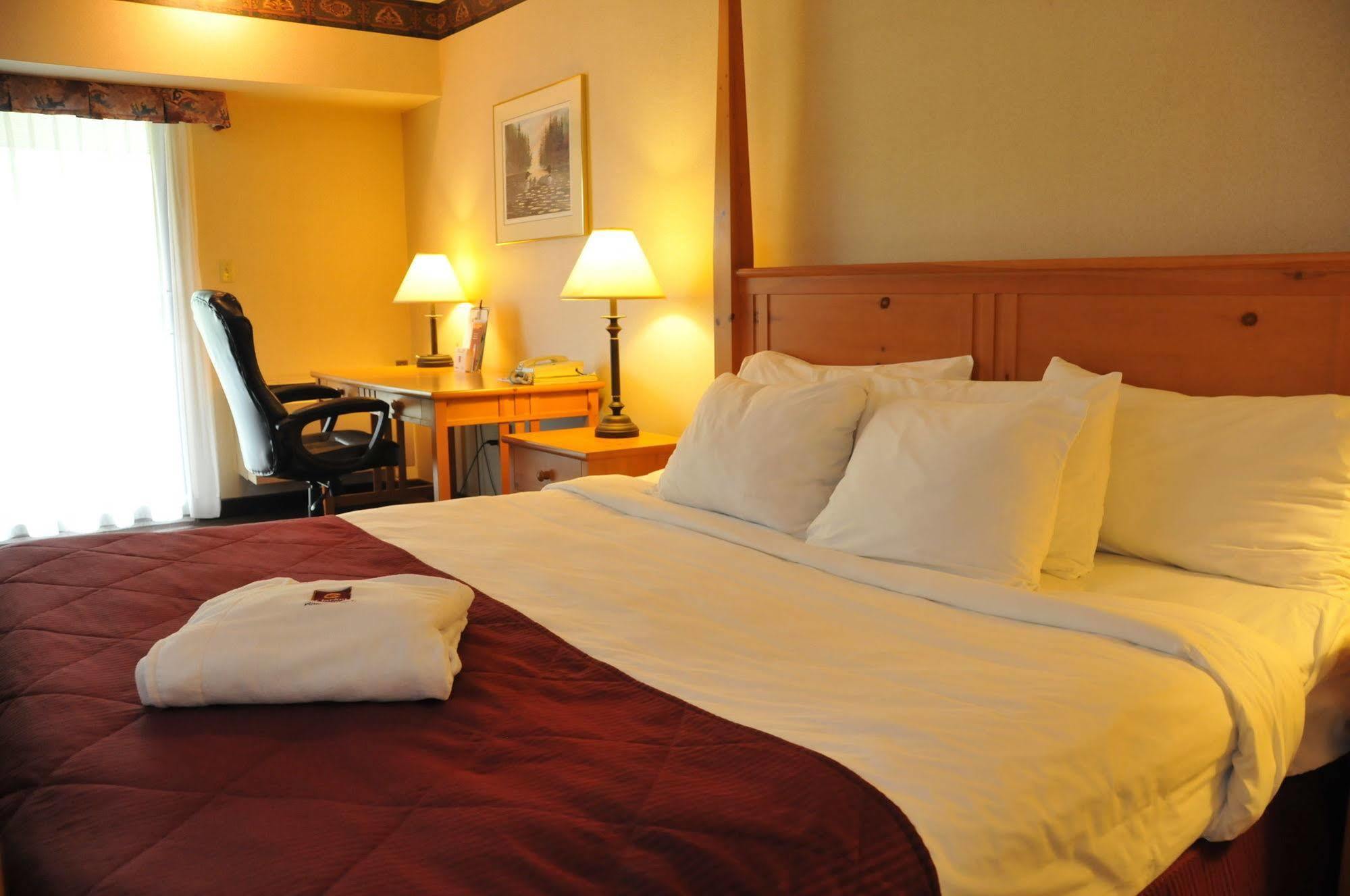 รามาดา บาย วินด์แฮม ไพน์วูด พาร์ค รีสอร์ต นอร์ทเบย์ Hotel ภายนอก รูปภาพ